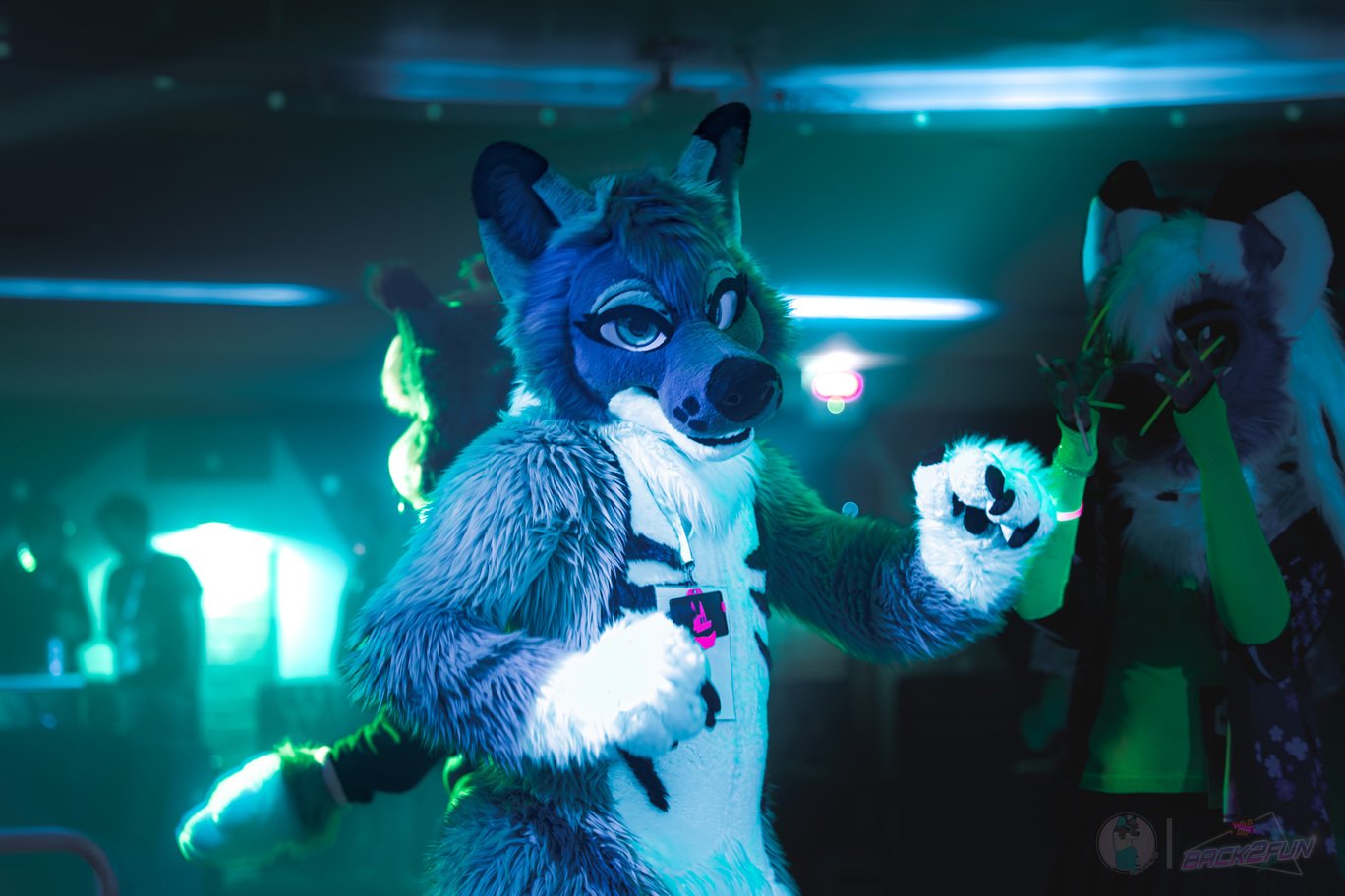 Fursuiter in discoteca
